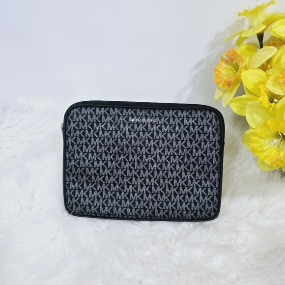 Michael Kors Ipad Case black and gray - Picture 1 of 11